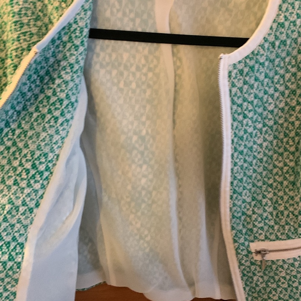 EUC Cabi green, and white design Spring Jacket - Picture 3 of 5